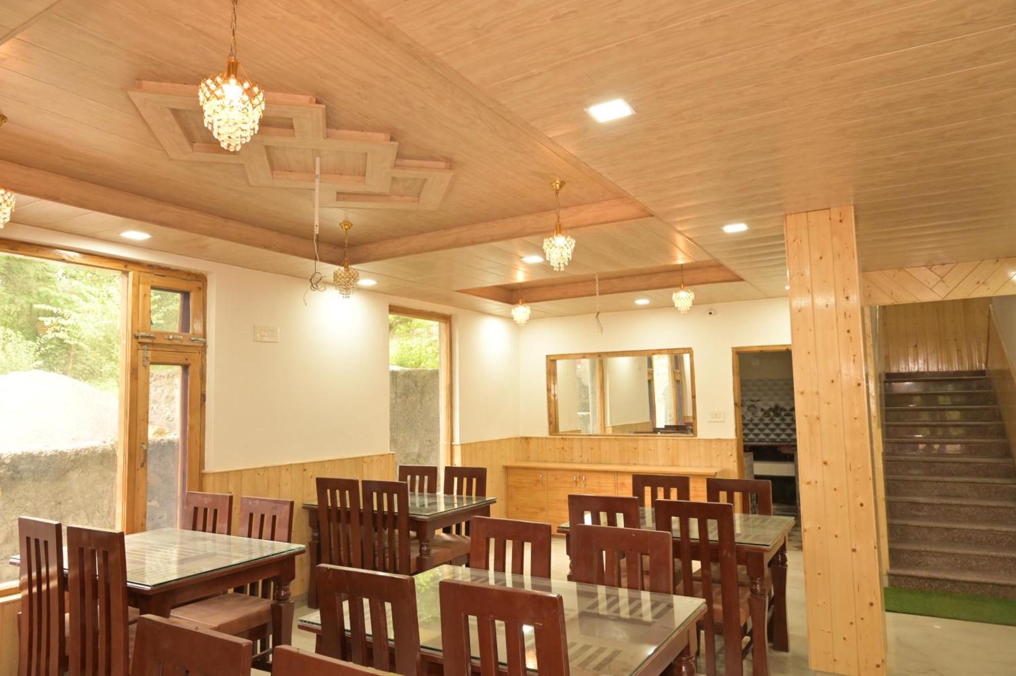 Hotel Royal Galaxy Tirthan Banjar Exterior photo