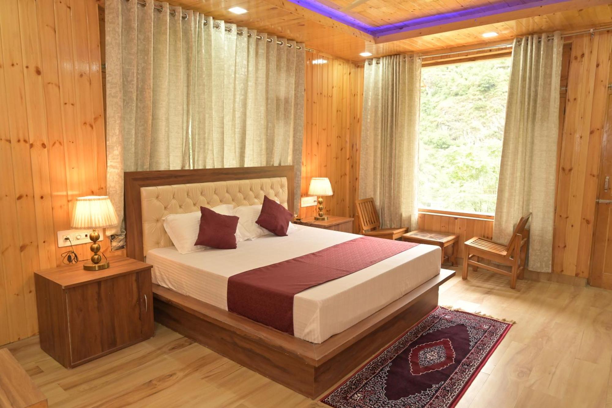 Hotel Royal Galaxy Tirthan Banjar Exterior photo